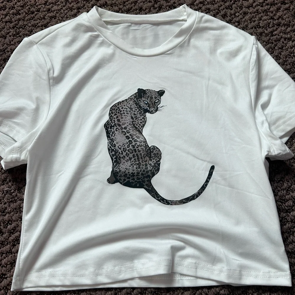 White and Black Cat Silhouette T-Shirt Clothing & Accessories